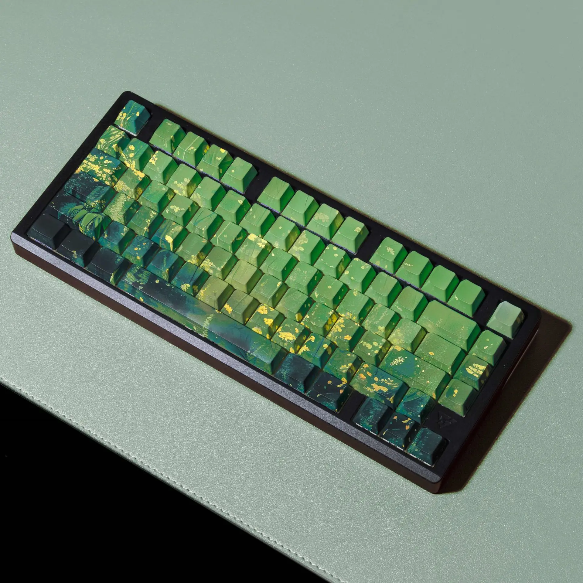 Midsummer double engraving light transmission Pbt original full set of keycaps Korean Russian European small language green magn
