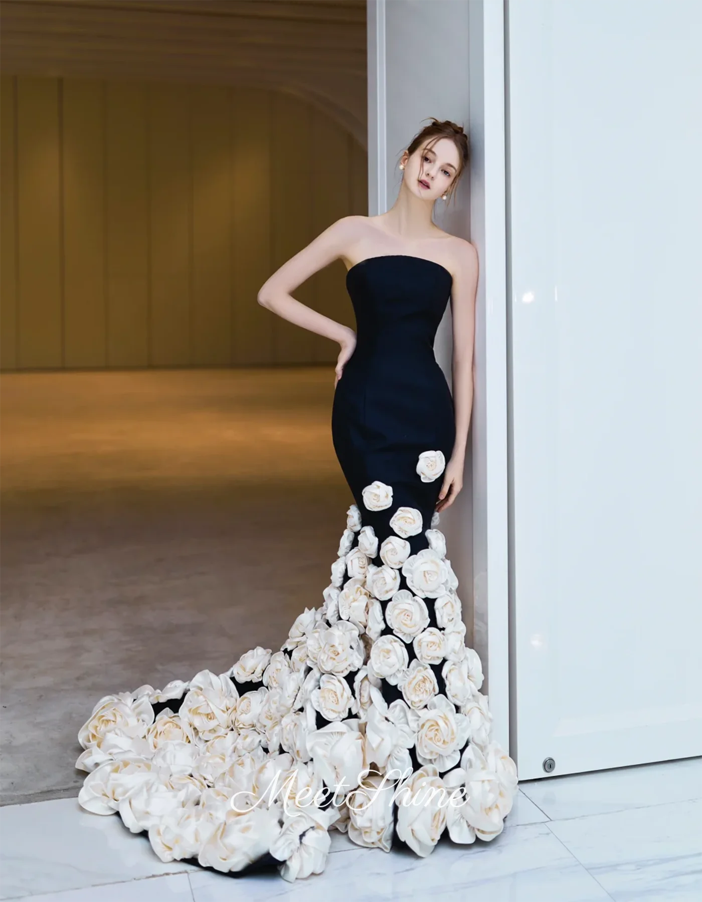 Dubai Black Strapless White 3D Flower Mermaid Evening Dresses High Quality Court Train Sleeveless Satin Prom Dresses Customized
