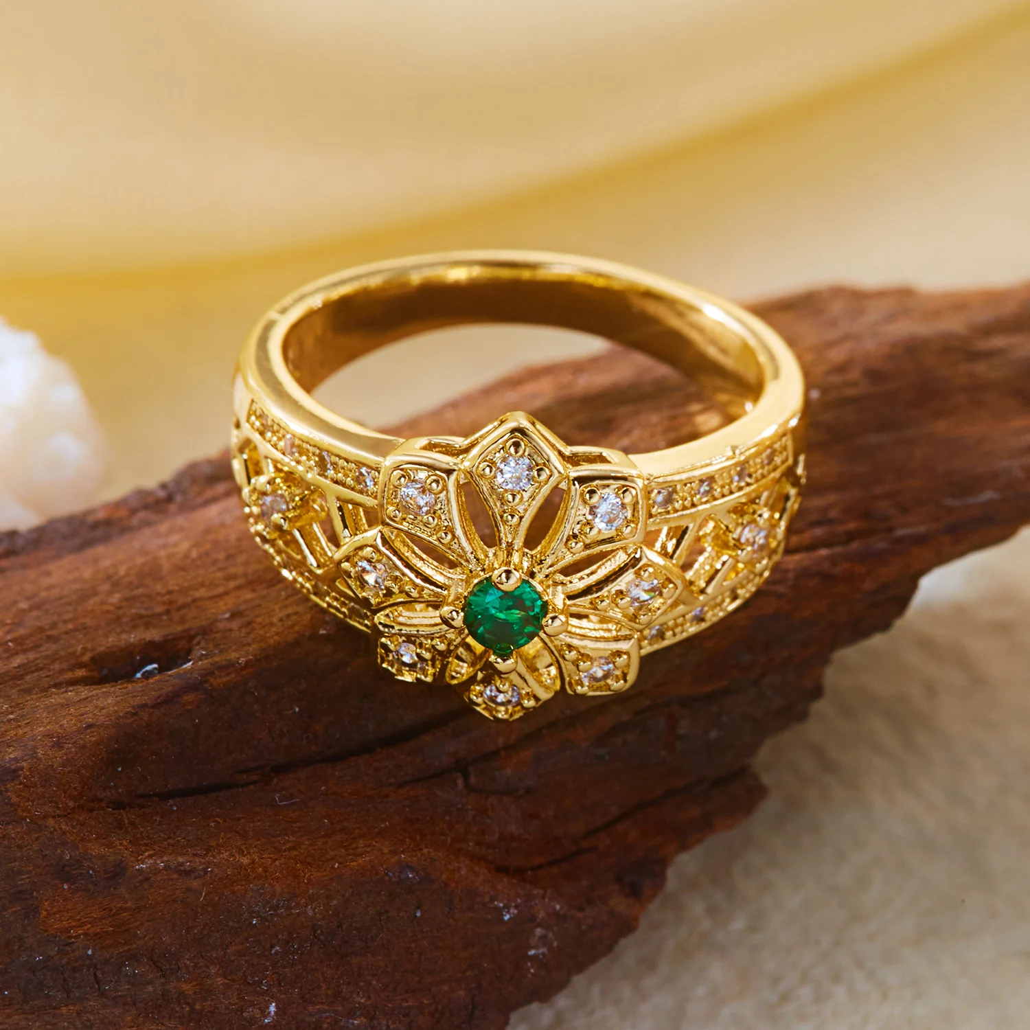 Grüne Kubische Zirkonia Hohle Blumenringe für Frauen Elegante Goldfarbene Geometrische CZ-Ringe Hochzeitstag Schmuck Geschenk – Detail 6