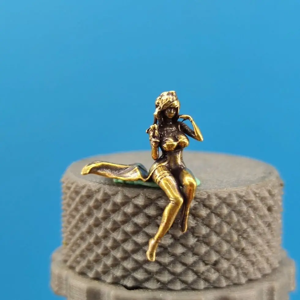 Brass Spy Role-Playing Action Figure Model Car Toy Display Piece Thorn Princess Miniature figurine