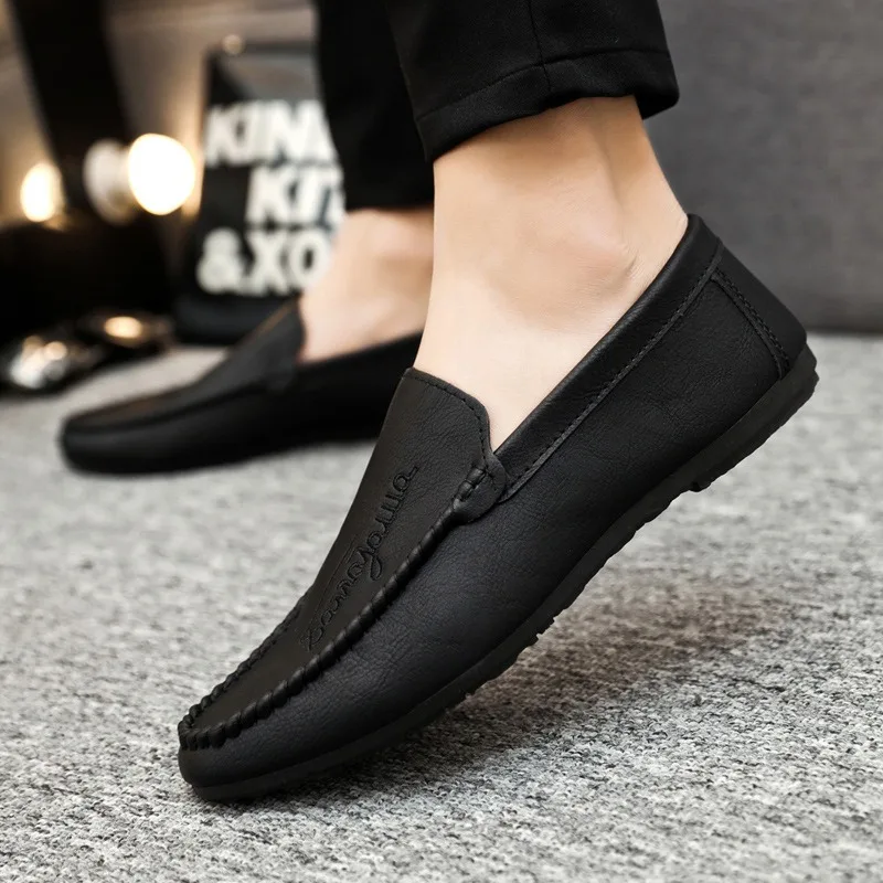 Zapatos de moda para hombre, novedad de verano 2023, zapatos informales para hombre, mocasines sin cordones, zapatos cómodos de cuero suave para conducir, mocasines transpirables