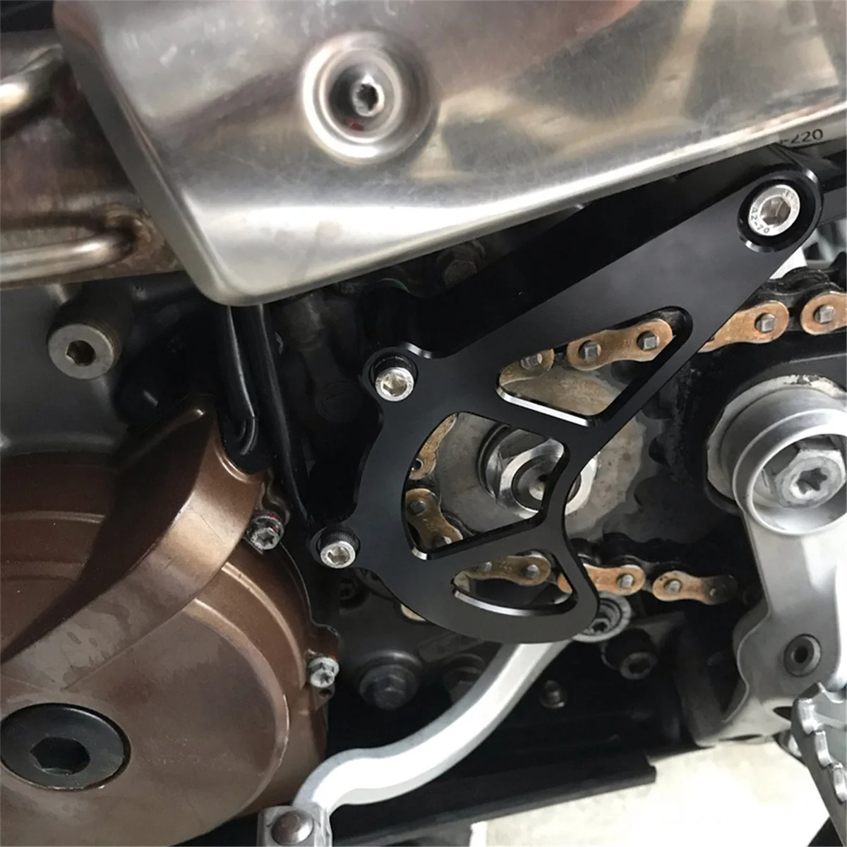 

A02Q-Motorcycle Front Chain Gear Protect Cover Chain Guide Cover for KTM 690 Enduro 2009-2023 Husqvarna 701 2016-2023