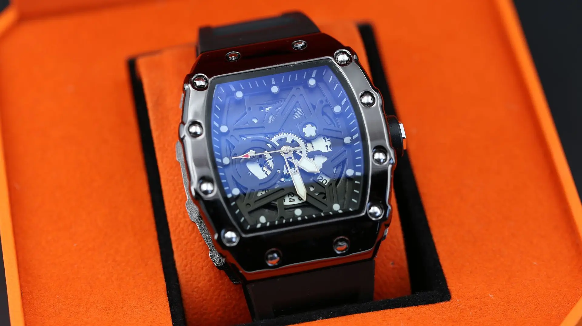 Men's Watch Leisure Sports Fashion Waterproof Bucket Watch Men's Quartz Watch Gift Reloj L144