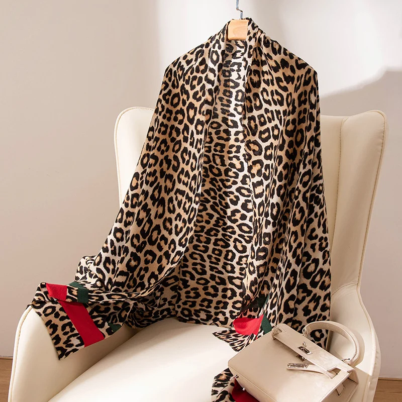 2024 New Fashion Leopard Print Women Winter Warm Scarf Hijabs Tassels Shawl Cashmere Pashmina Hijabs Scarves Wraps