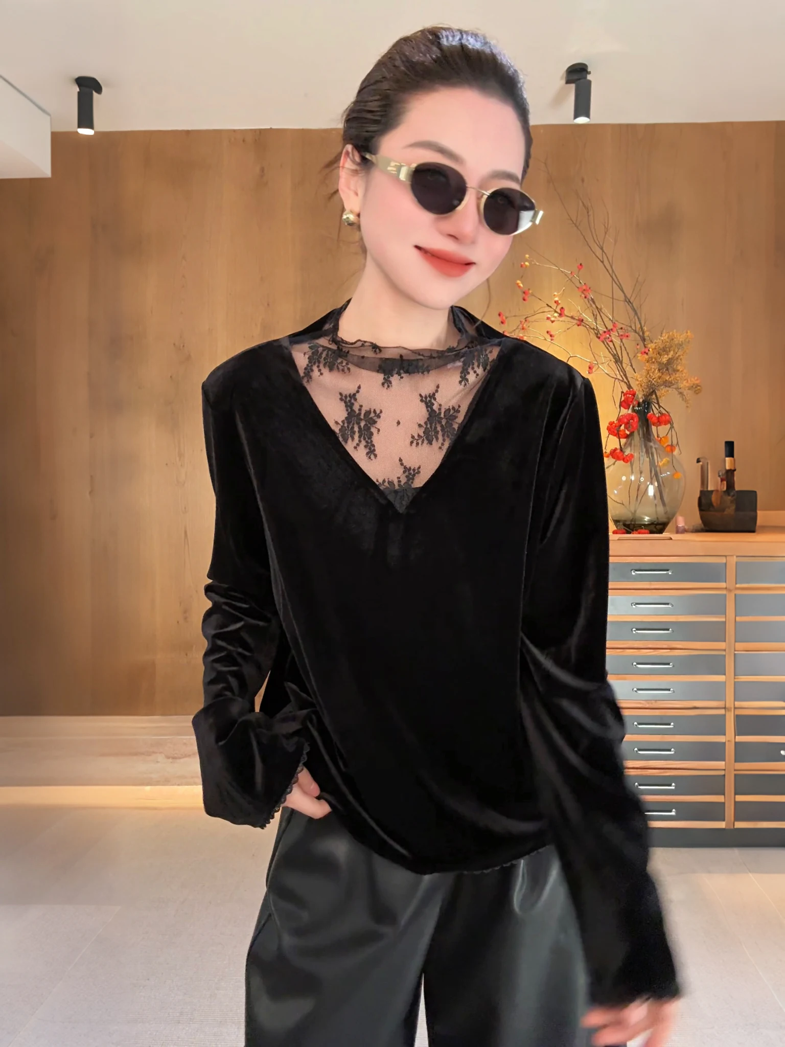 

Весенняя облегающая бархатная блузка с длинными рукавами и кружевными вставками для женщин, коллекция Night Song