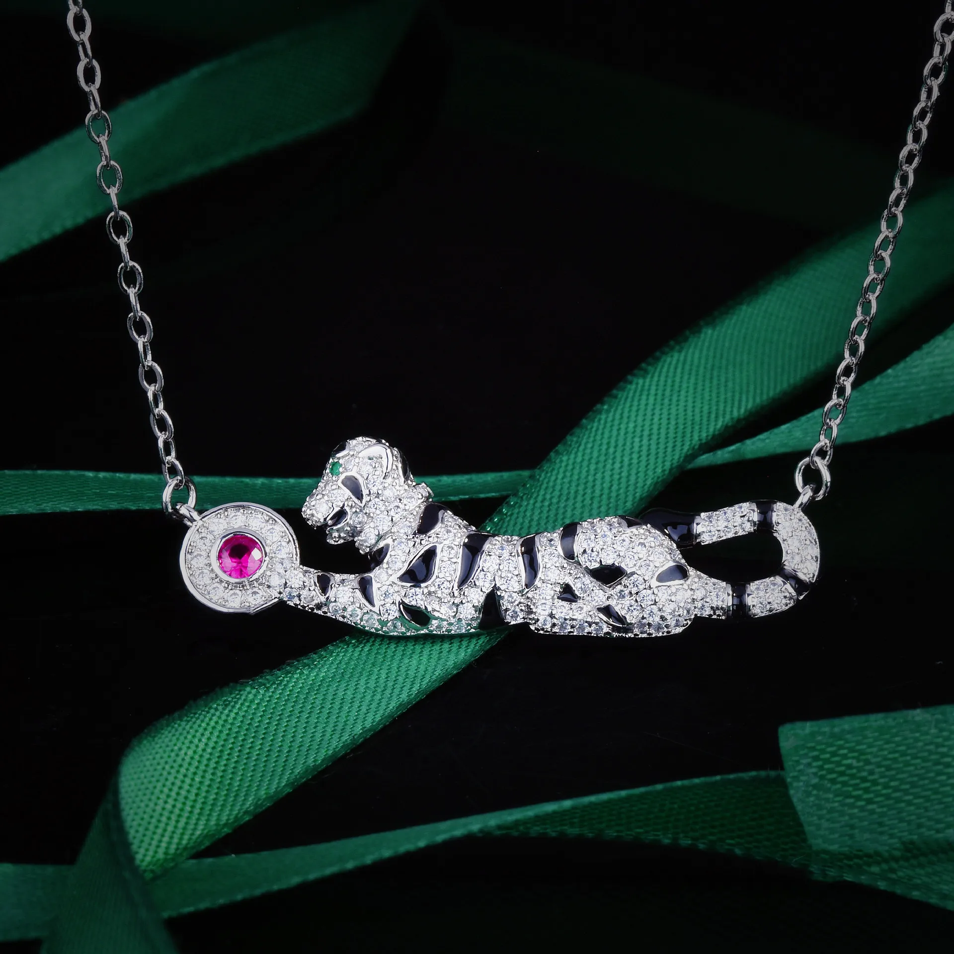 colar-de-prata-esterlina-s925-com-padrao-de-leopardo-em-esmalte-azul-e-preto-queimado-cravejado-de-diamantes-corrente-para-clavicula