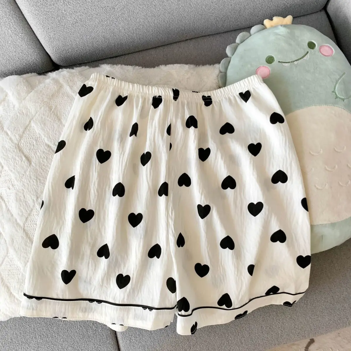Women's Summer Thin Pajamas with Heart-Shaped Pattern, Short-Sleeved Shorts, Sweet and Cute, Can Be Worn Outside in Summer, Two-Piece Home Wear Set view 4