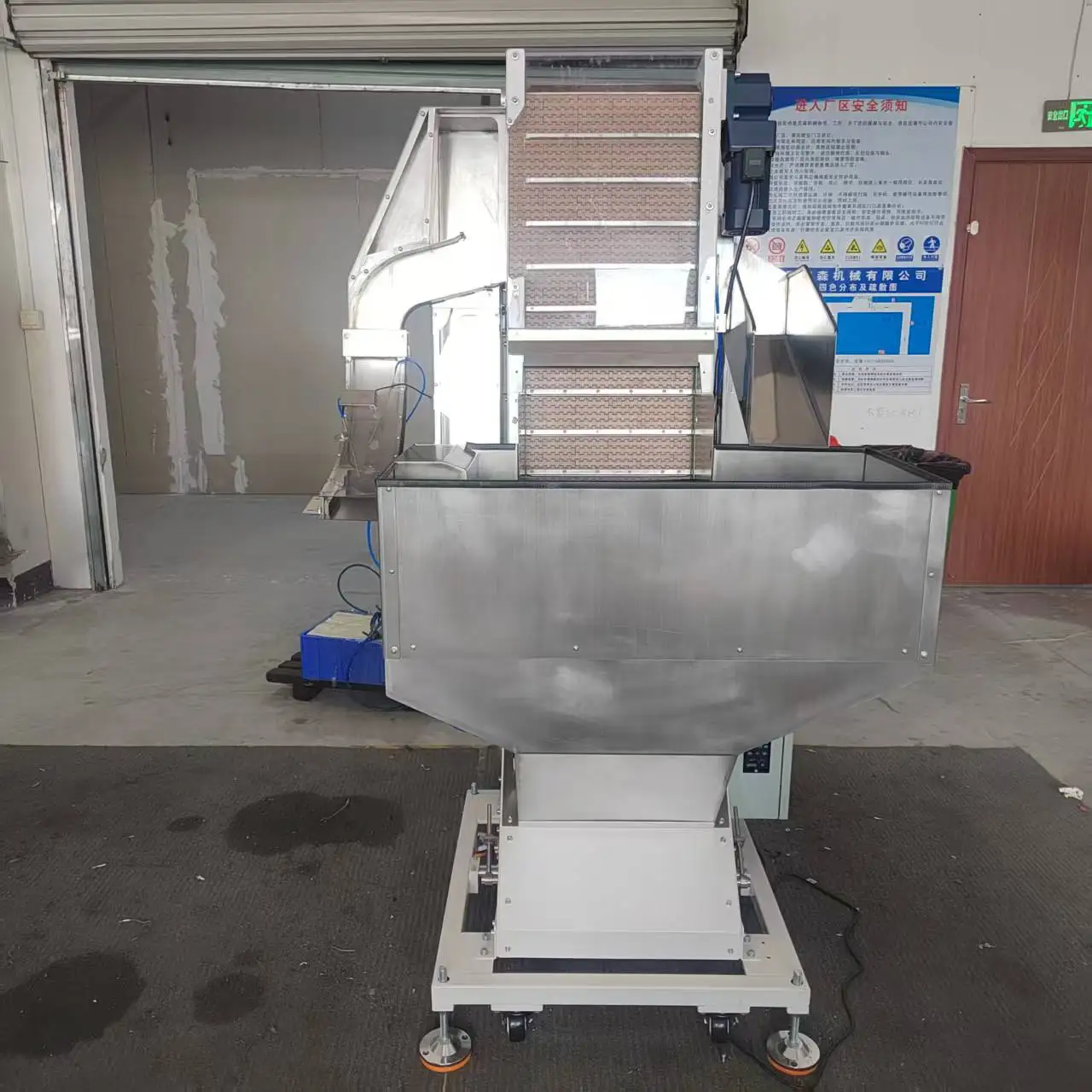 SICKS Automated Line Motor-Driven Lamp Feeding Conveyor 1 Year Warranty Supports Customization 380V/220V/110V 100-300 kW