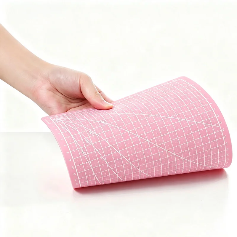 A4 Pvc Hand Cutting Mat Set, Art Tools, Pvc Paper Cutting Mat, 30cm Stainless Steel Ruler, Carving Knife (with 5 Spare Blades) Suitable for DIY Scrapbooking, Leather, Paper Crafts, Model Carving, Sewing, and Handmade M