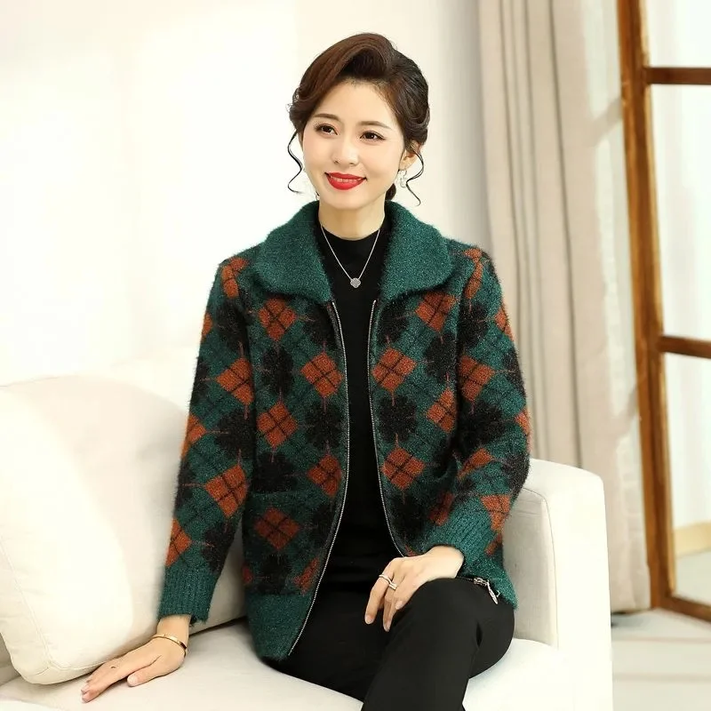 الأم سترة سترة الإناث الخريف الشتاء 2025 جديد سستة تريكو حجم كبير 5XL منتصف العمر المسنين سترة معطف المرأة