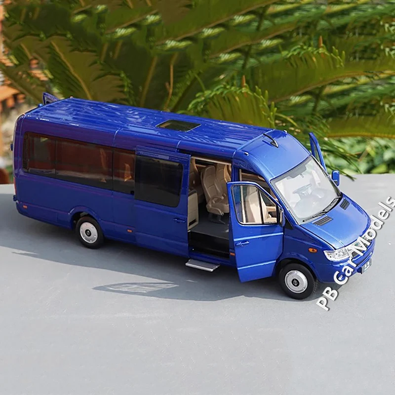 1: 24 Original Yangtze River EV Yisheng Pure Electric Business Bus Model Bus Model with Light Version