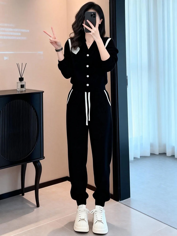 

Модный женский комплект-двойка: брюки с широкими штанинами и свитер с V-образным вырезом на пуговицах, повседневный, немнущийся, весна 2026