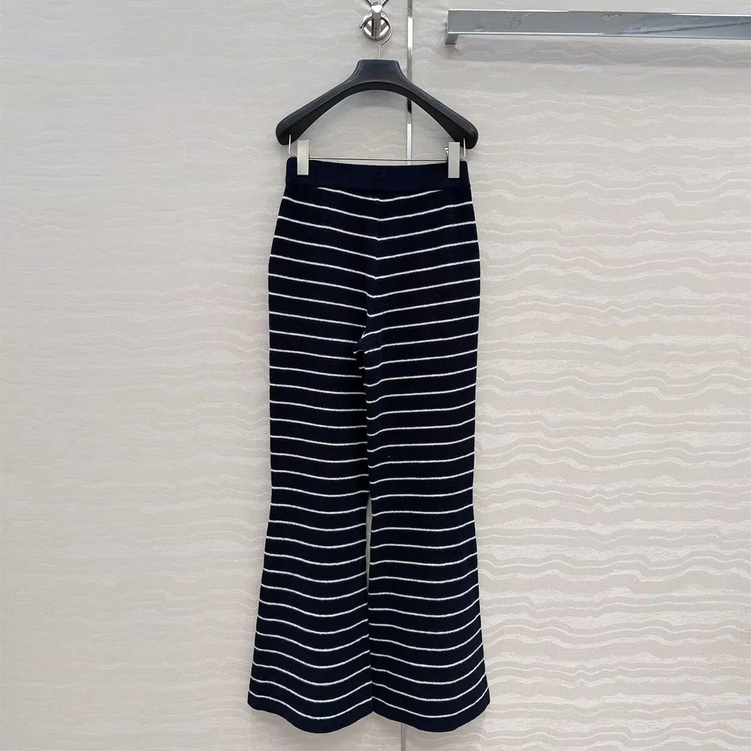 2026 新しい春のファッションネイビーカラーストライプ柄ニットフレアパンツ女性弾性ハイウエストヴィンテージズボン