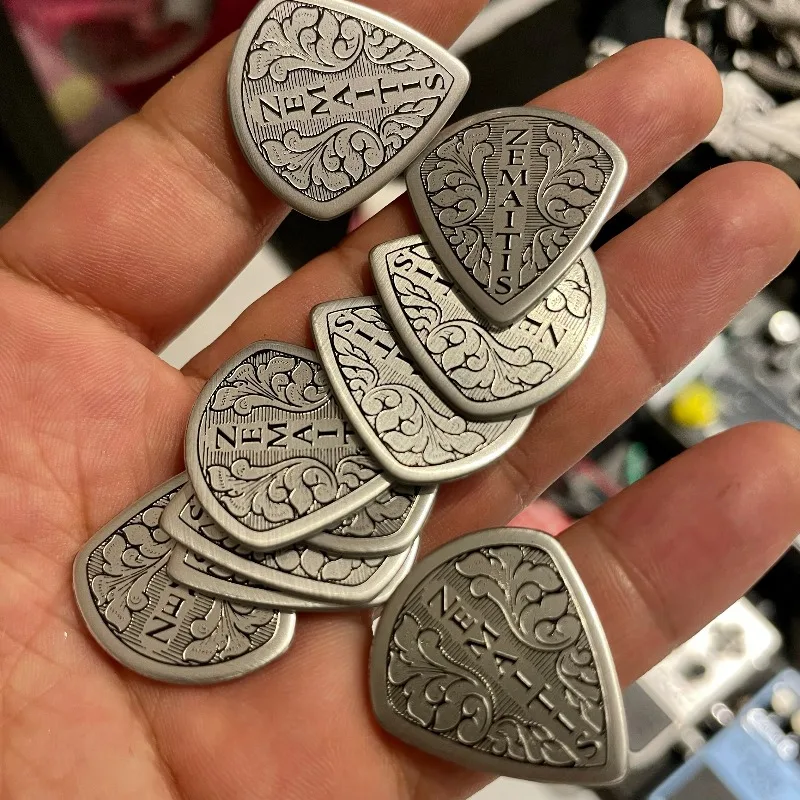 

Zemaitis Nissan Limited Edition, Metallic Jazz Pick 1.2mm