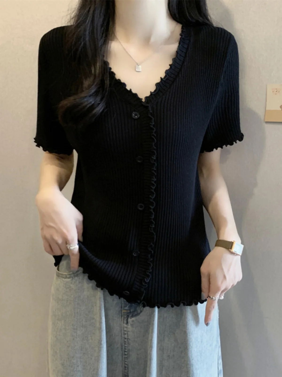 

Slimming V-neck Short Sleeve Ice Silk Knitted T-shirt Women's Summer Fashion plus Size Earlet Design Korean Style Top
