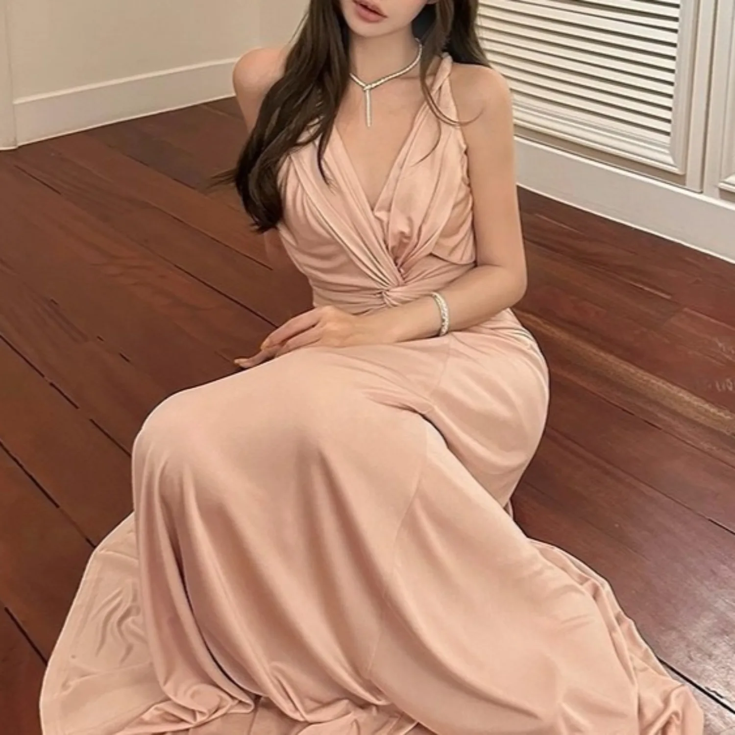 ชุดเดรสสีชมพูเปิดหลัง ผ้าซาติน ผู้หญิง สไตล์หรูหรา สำหรับฤดูร้อน แขนกุด ทรงแม็กซี่  รัดรูป เอวสูง สำหรับงานปาร์ตี้ เสื้อผ้าผู้หญิง