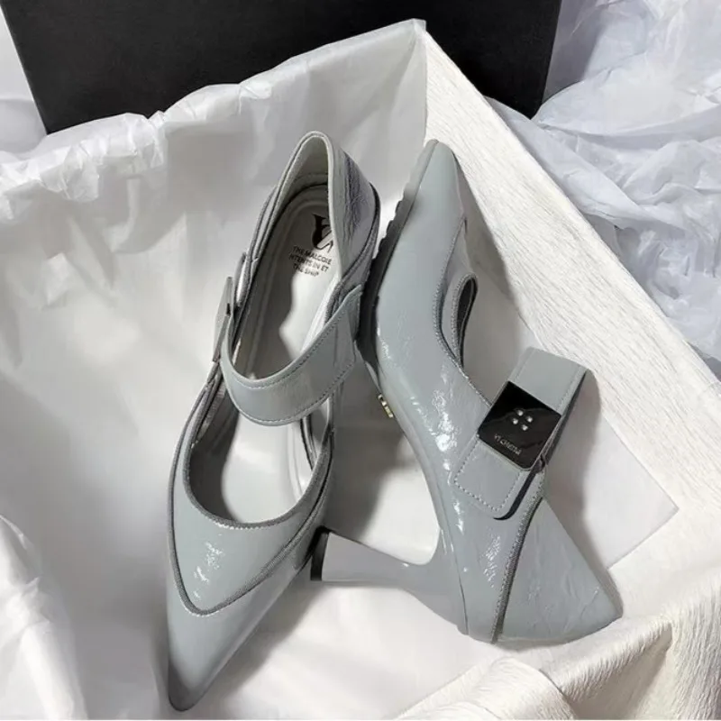 2025 الخريف جديد جودة عالية الكعوب المرأة موضة وأشار رئيس 7 سنتيمتر المضادة للانزلاق مقاومة للاهتراء عالية الكعب