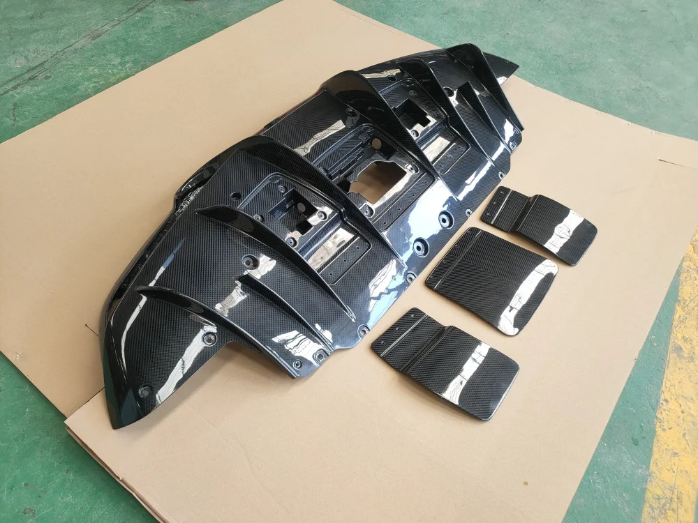 Suitable for Ferrari F8 Modification and Upgrade, Carbon Fiber Rear Diffuser, Small Surround, Lower Lip Body Kit, N-type