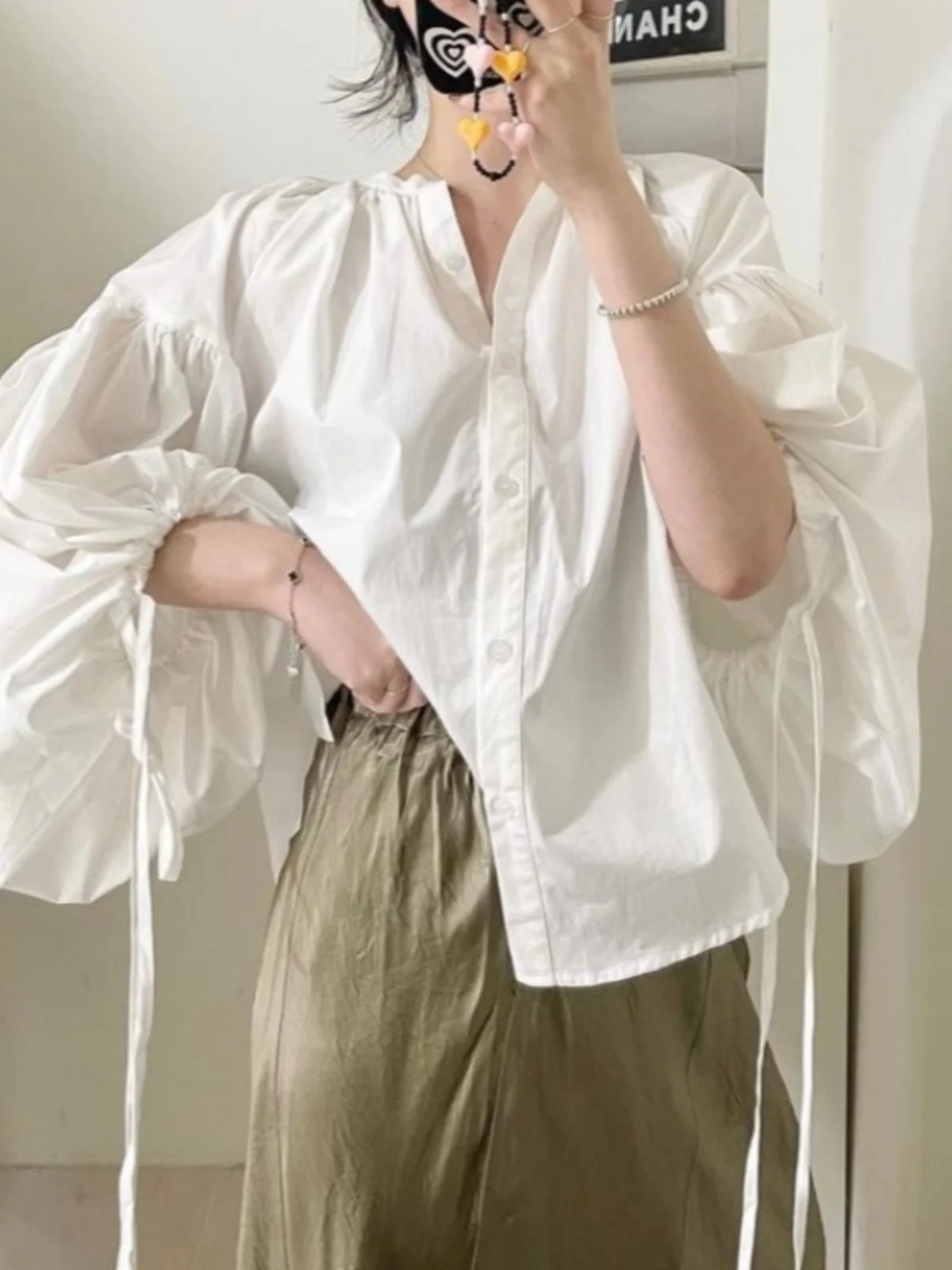 

Chic round Ne Loose Lantern Sve irt Women's Top with Button Detail Autumn Design Sense Casual Versatile Faion