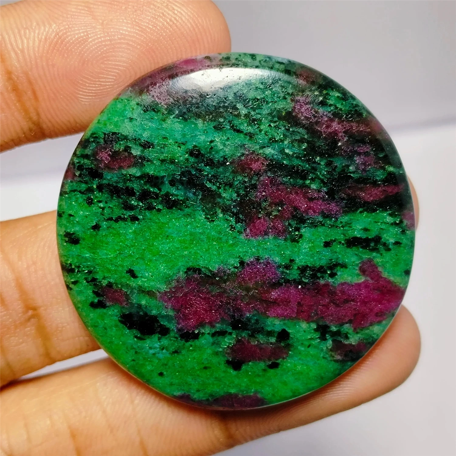 

1pc Ruby in Zoisite Cabochon Palm Stone to Ultraviolet Light, Ideal for Home Decor, a Unique Collectible Specimen, Holiday Gift