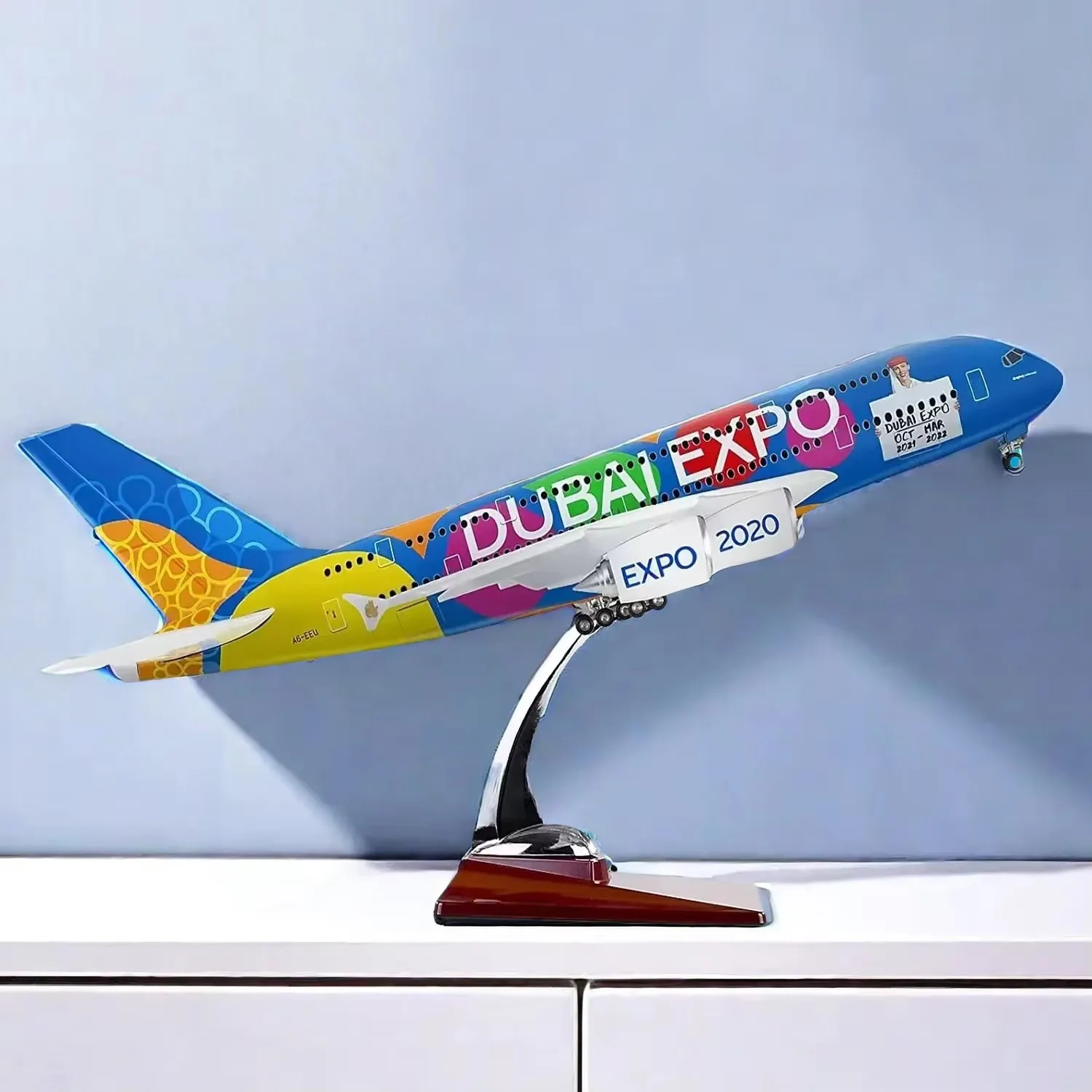 

1:160 Scale Large Model Airplane Airbus 380 Plane Emirates Airplanes with LED Light for Collection Gift Office Desktop Decorati