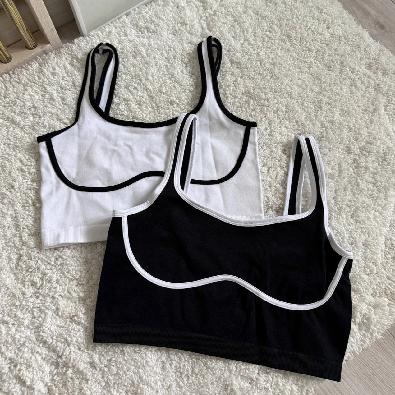 Women Impact Contrast Yoga Bras Open Back Sports Crop Tops Long Hem Gym Bras Workout Running Vest Wide Straps No Pads