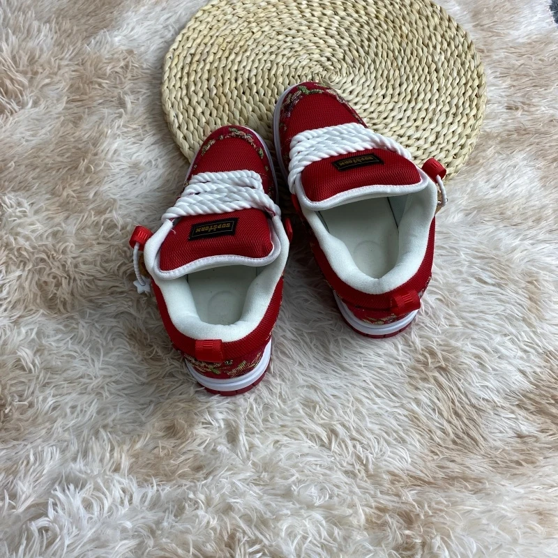 Small niche design, red jacquard bread shoes, thick rope shoelaces, trendy board shoes, retro street style, casual skateboard