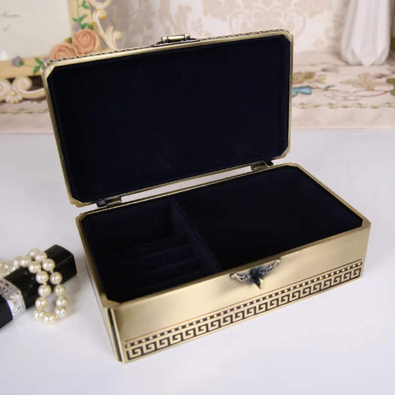 Classic Vintage Treasure Chest Case Metal Jewelry Box Ring Holder Necklace Earring Organizer Keepsake Box Wedding Birthday Gift