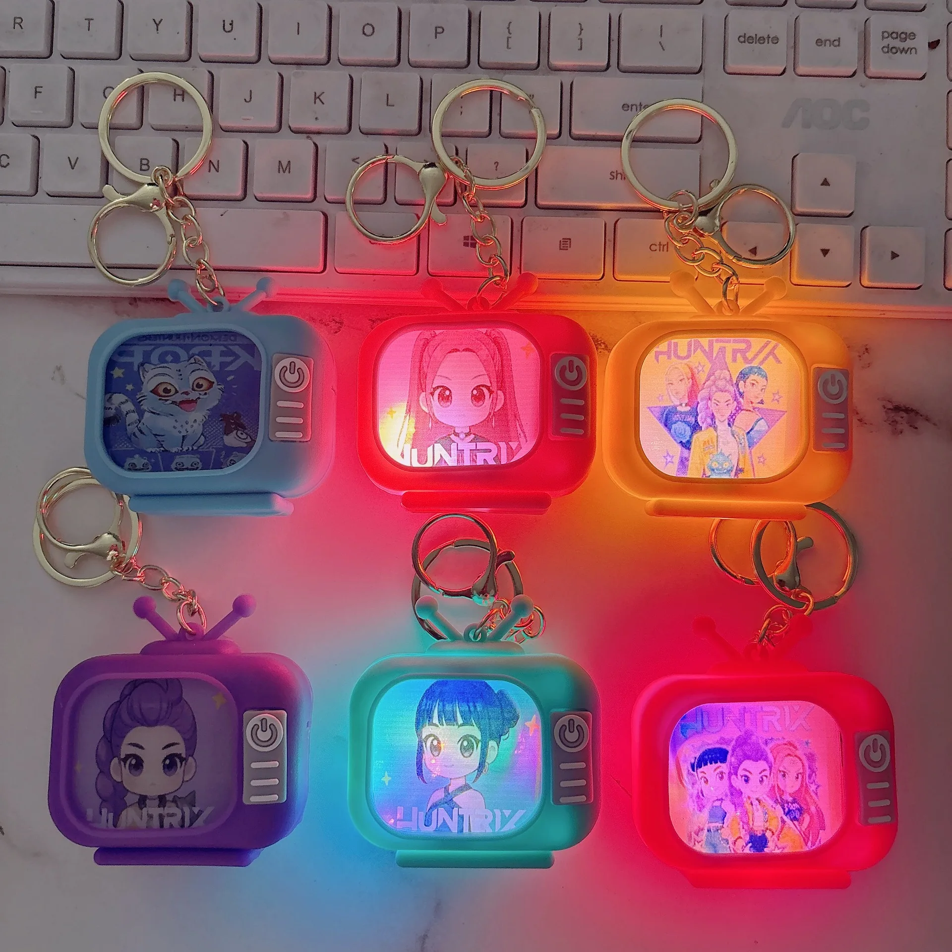 Kartun ﻿ ﻿   Demon Hunter Menina Grupo Anime Mercadoria Kpop Chaveiro Lampu Menyala Lampu Malam Hadiah Boneka Tas Dekorasi ﻿