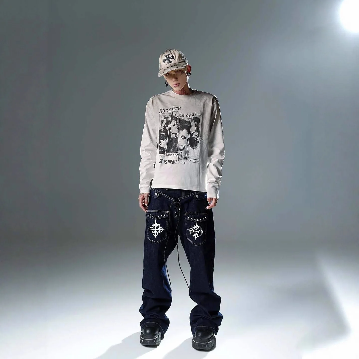 Autumn and winter Harajuku retro men's and women's new round neck long sleeved pullover T-shirt top