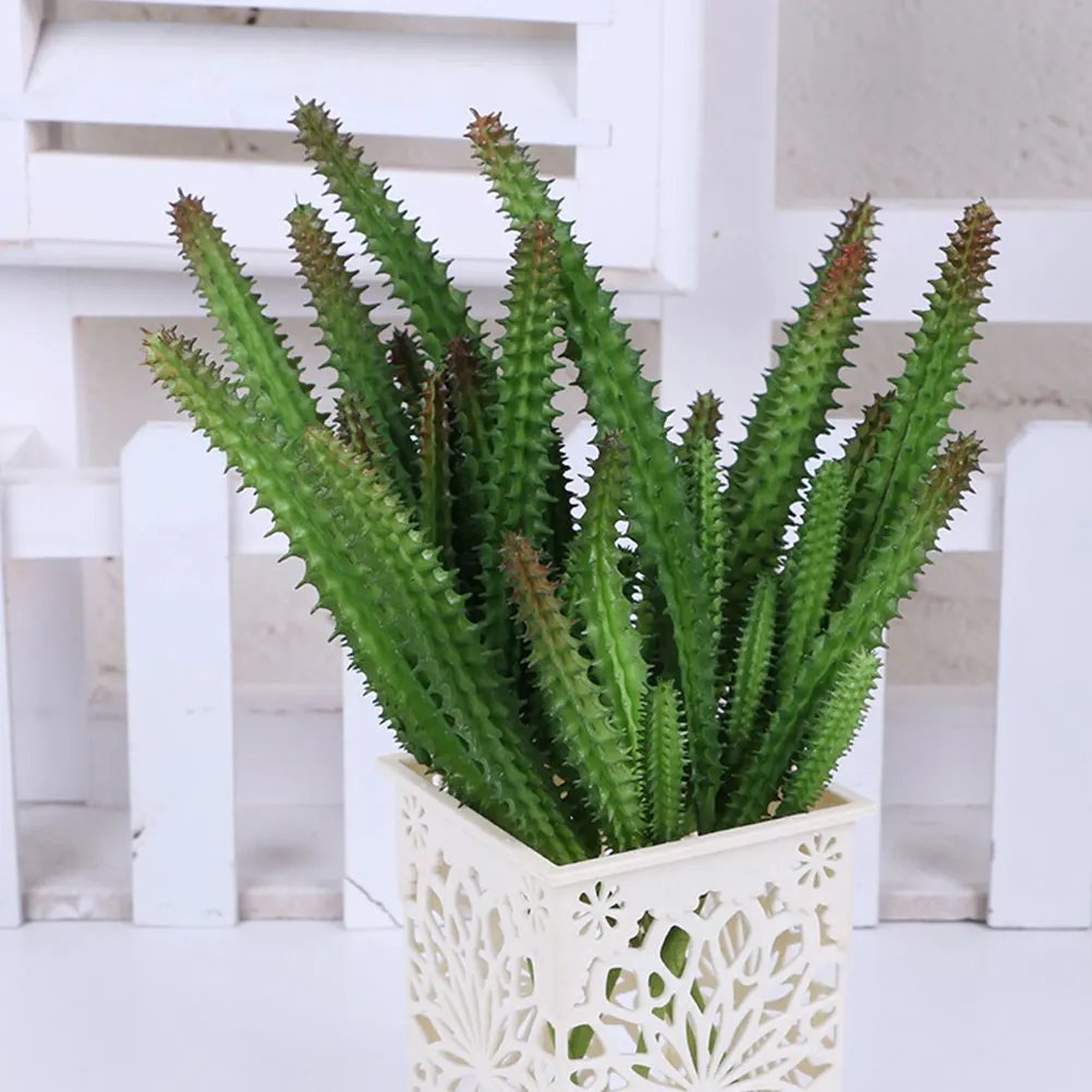 

2pcs Artificial Cactus Faux Plants Lightweight Garden Fence Decoration Low Maintenance Safe Touch Kids naments Indoor