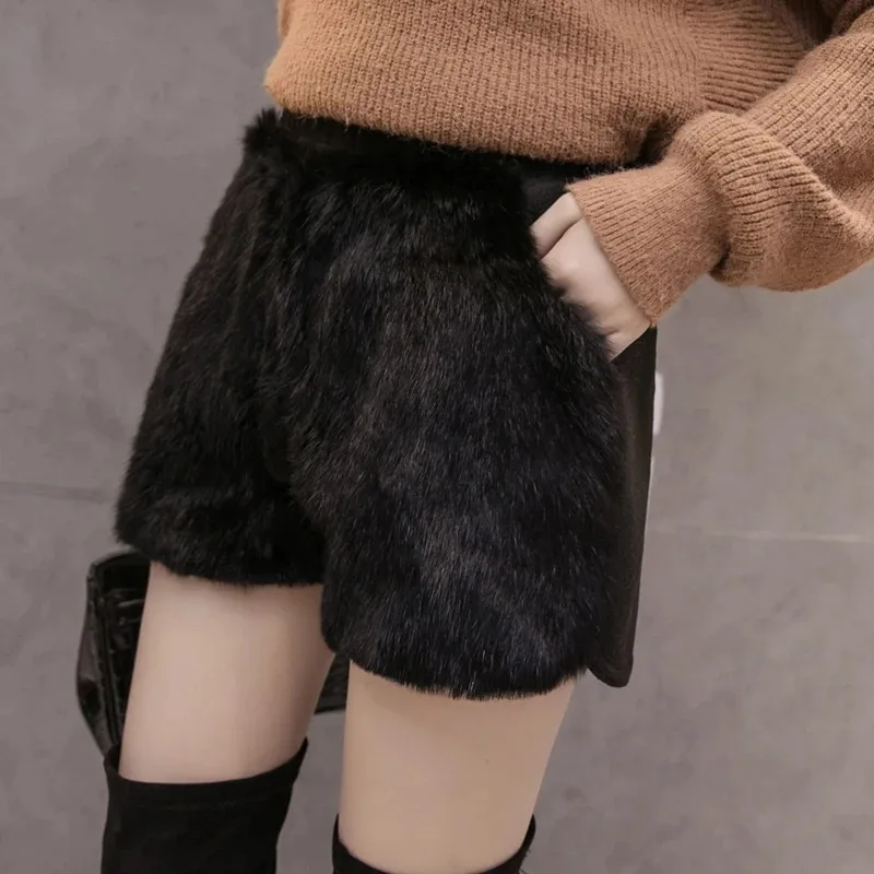 Lussuoso High Street inverno caldo vera pelliccia di coniglio pantaloncini di lana termica pantaloni corti moda Casual pantaloni corti neri 2023 nuovo