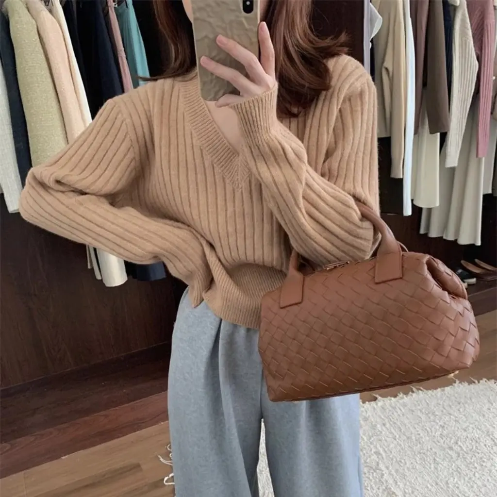

Women's V-Neck Knitted Top Soft Waxy Lazy Style Casual Pullover Short Thick Sweater for Autumn