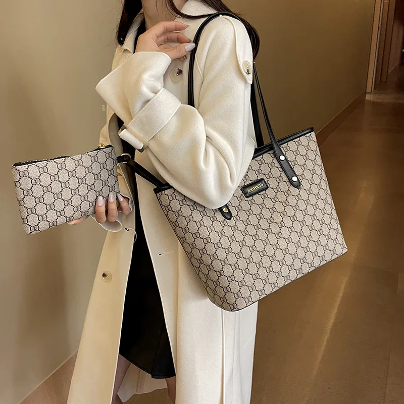 

Large Capacity Women's Travel Shoulder Bag Classic Style PU Leather Handbag for Commuting and Casual Use Fashion Underarm Bag