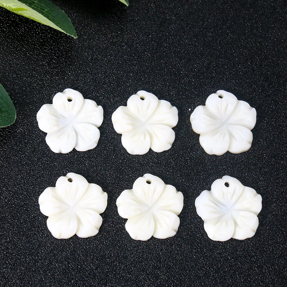 Muy Bien 2pcs 20mm Natural Freshwater Shell Carved Petal Shaped Pendant  DIY Earrings Necklace Jewelry Making Accessories