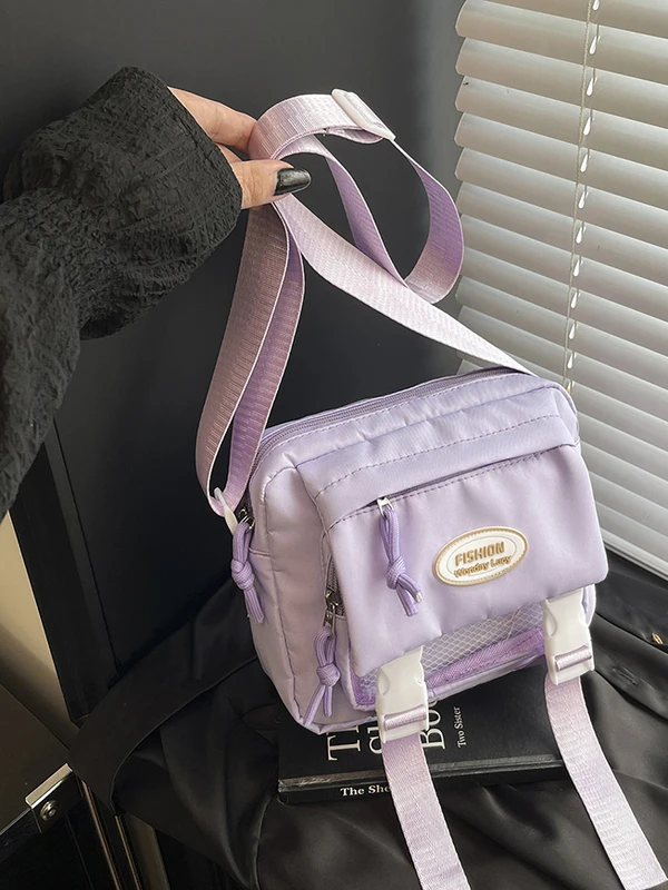 

Повседневная минималистичная женская сумка через плечо на молнии, черная, модная, новинка 2025 года, маленькая квадратная сумка-кроссбоди, простой стиль для отдыха