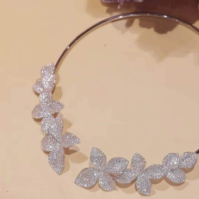 Bellux 925 Silver K Gold-plated Synthetic Zircon White Full Diamond Sparkling Four Petal Flower Fashion Banquet Open Necklace