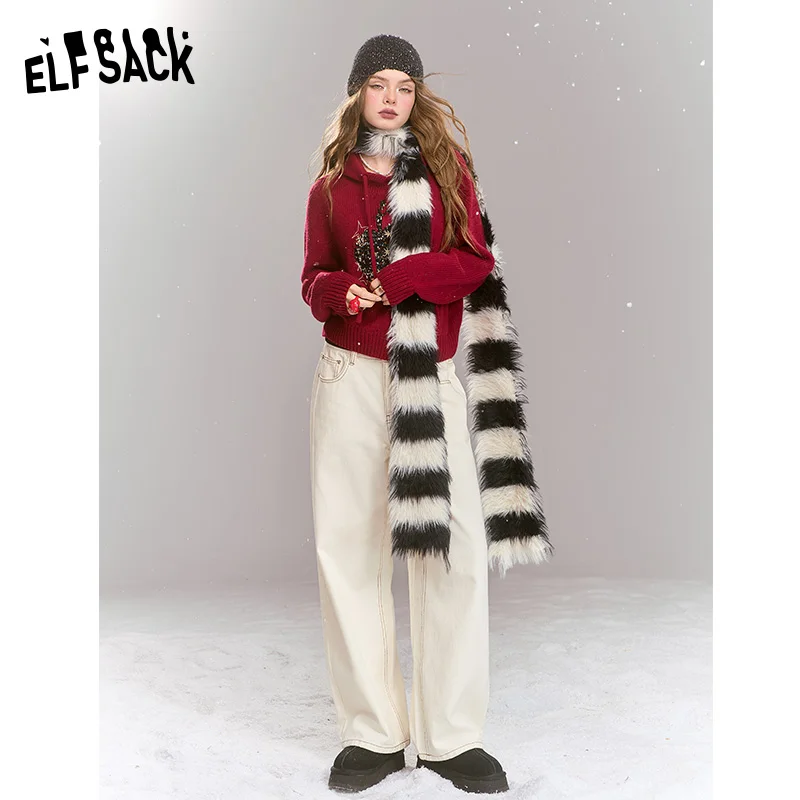 ELFSACK 2024 Winter New Arrivals Retro Red Apple Embroidery Thickened Knitted Hooded Red Sweater for Women