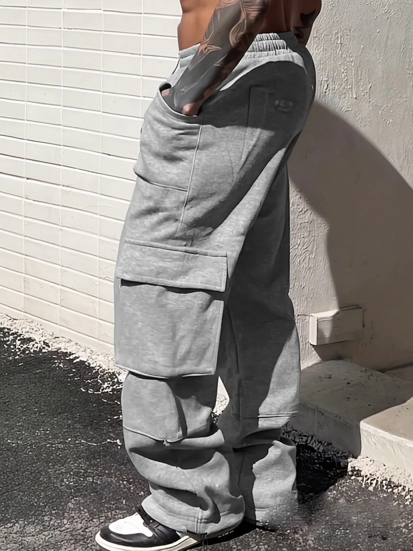 Autumn and Winter Men's Large Size Cargo Pants, Stereo Flap Pocket Pants Design, Stylish, Versatile, Casual, Fashionable, Sports Pants, Waist Drawstring, Adjustable, Suitable for Outdoor Sports, Leisure and Versatile Straight Pants