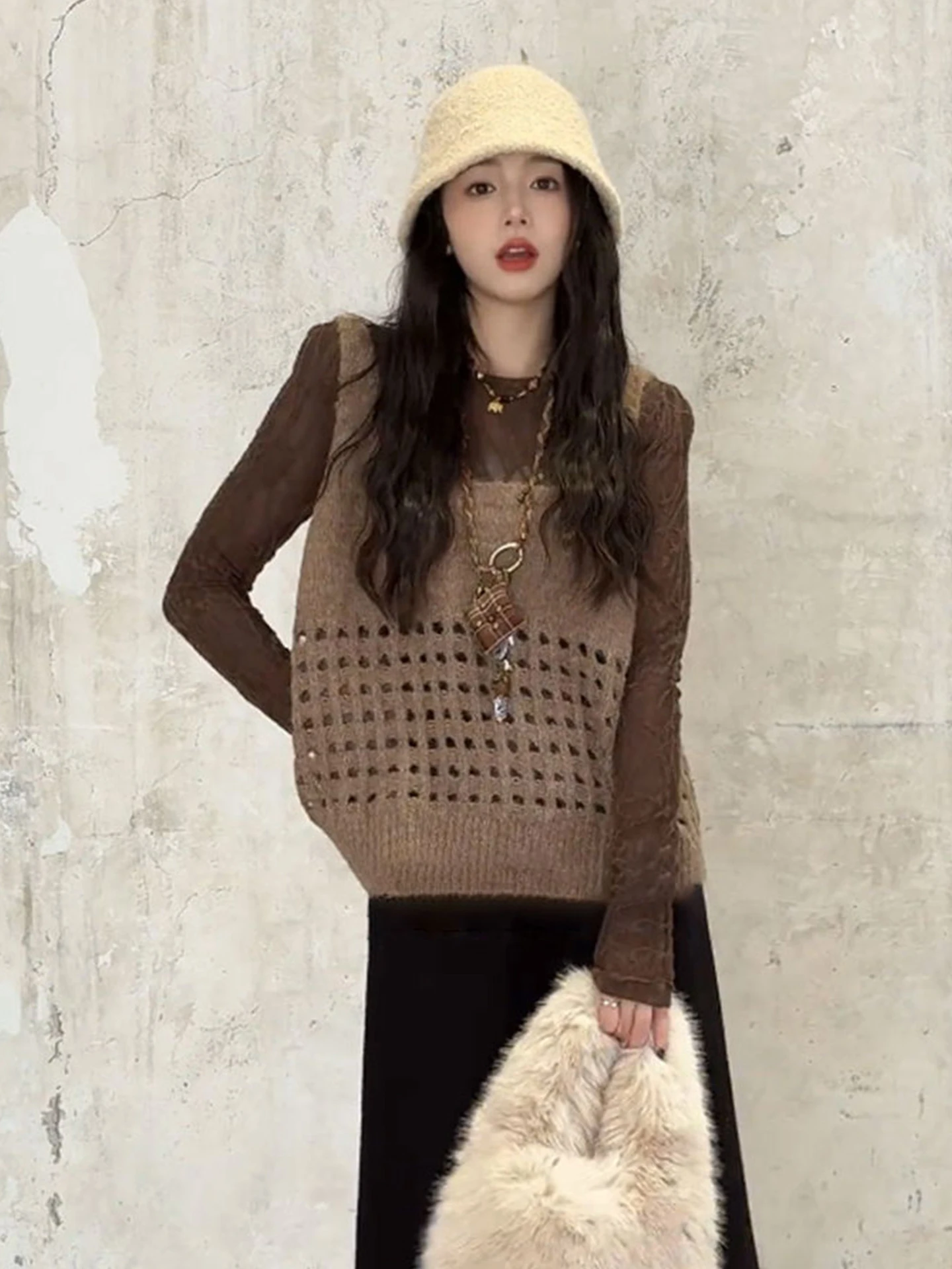 

Hollow out Base irt Pure Color Artistic Sle Casual High End Autumn Inner Wear T-irt Young Looking Top Layer