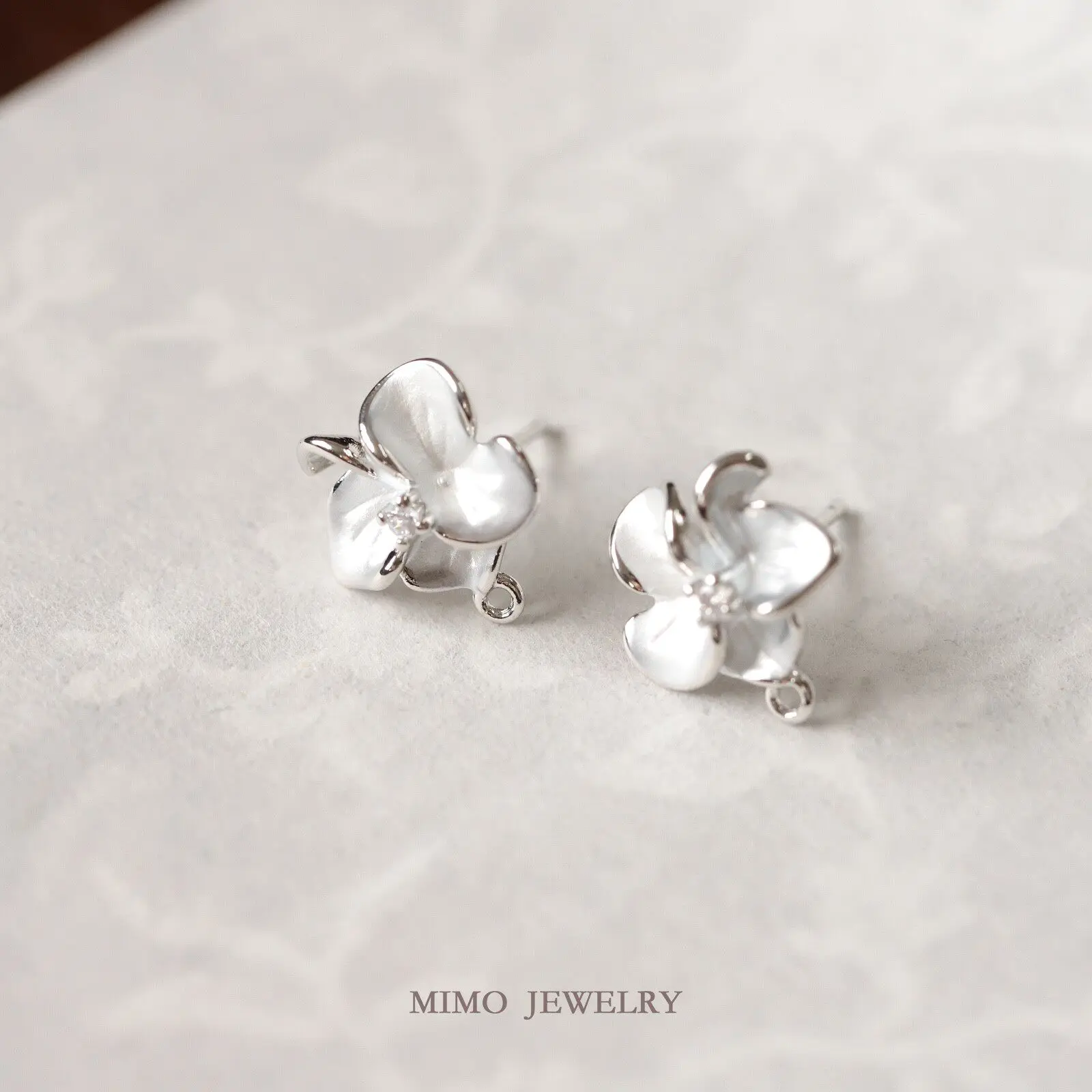 Copper-plated Real Gold, Fresh Wind Symmetrical Little White Flower Stud Earrings, Earclips DIY Handmade Accessories