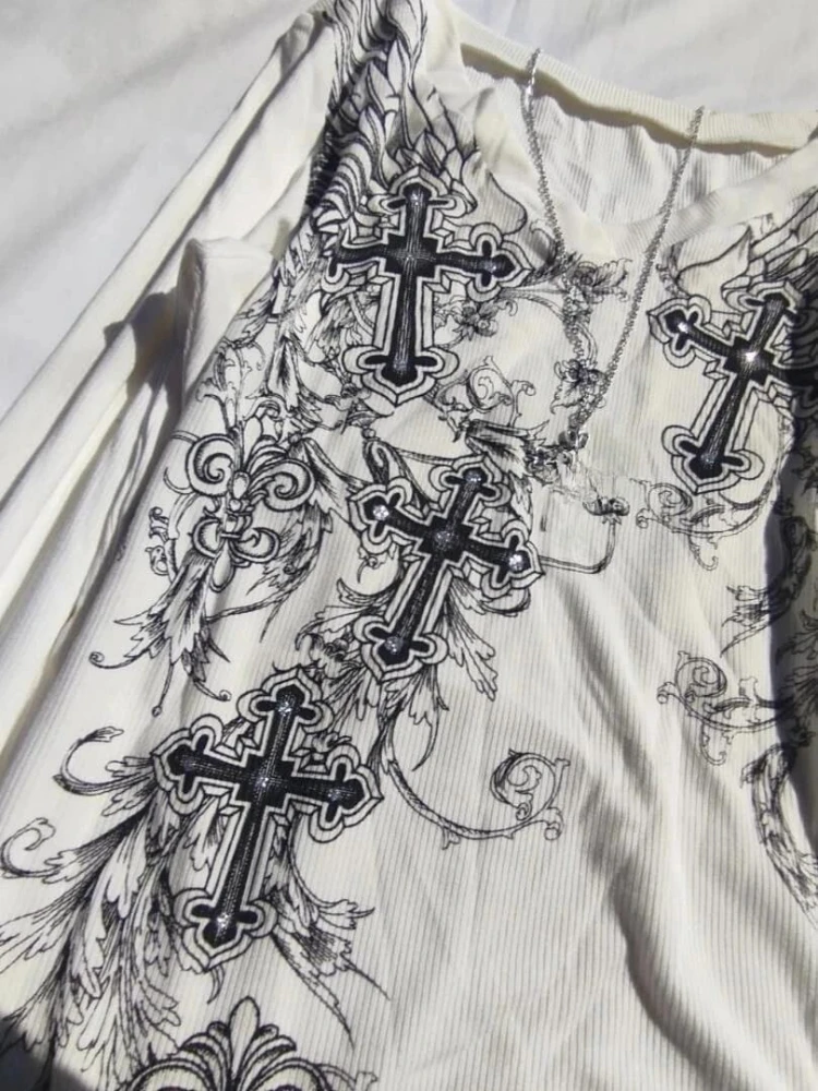 Camiseta Y2k estética Vintage con estampado de alas cruzadas, camisetas góticas Grunge para mujer, camisetas ajustadas de otoño Harajuku con cuello en V, ropa de calle para mujer