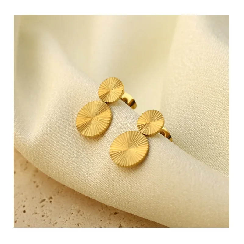 

New Niche Titanium Steel Earrings, High-end Round Fan Pattern Pleated Pendant, Exaggerated Jewelry Women