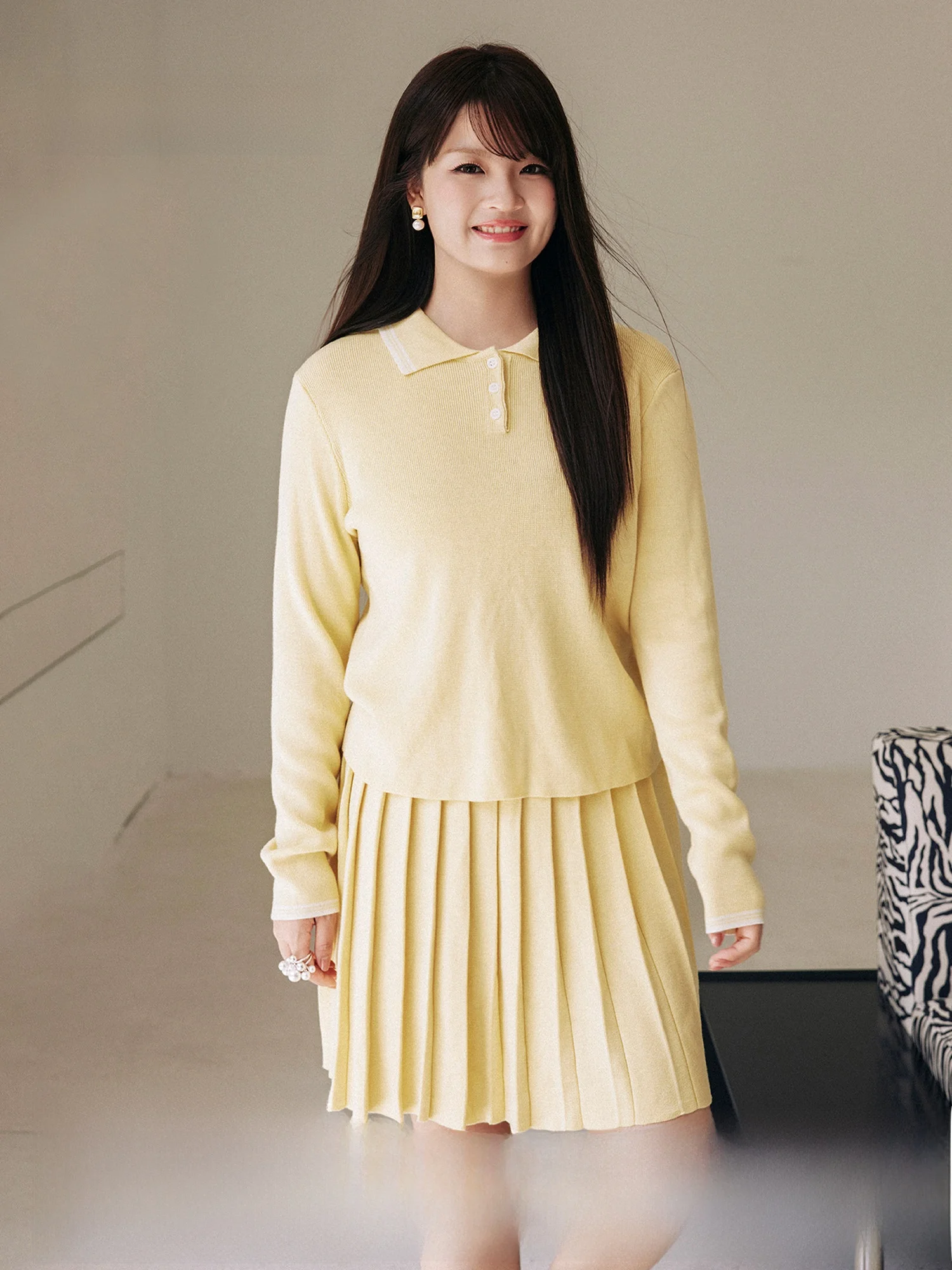 

Plusmall Soft Core Молочно-желтая сумка из смеси шерсти Шелковая плиссированная юбка из двух предметов Винтажный облегающий повседневный комплект для поездок на работу...