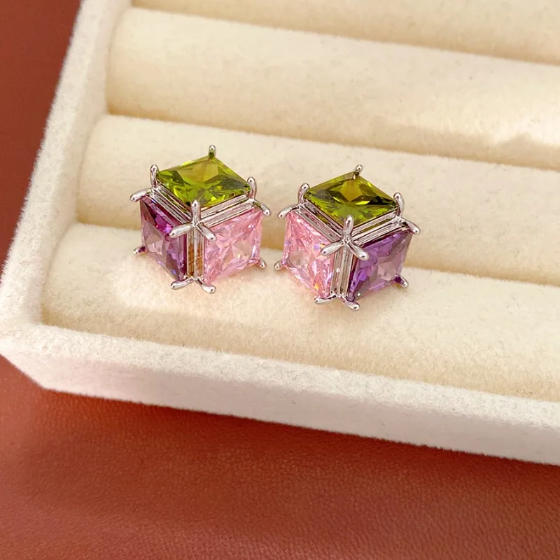 

New Luxury Olive Green Square Zircon Stud Earrings, 4-Prong Princess Cut Gemstone Earrings, Elegant Versatile Commuter Jewelry