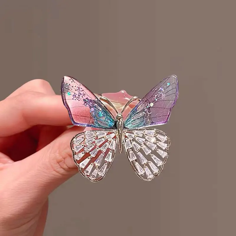 Broches de borboleta acrílica transparente para mulheres, encantos de strass unissex, alfinetes de broche inseto, presente amigo moderno, simples