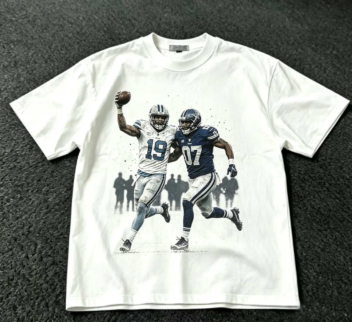 Football Duo Quarterback Run Vintage American Football Graphic T‑Shirt Retro Sports Player Print Unisex Cotton Streetwear Short Sleeve Tops for Men Football Fan Gift