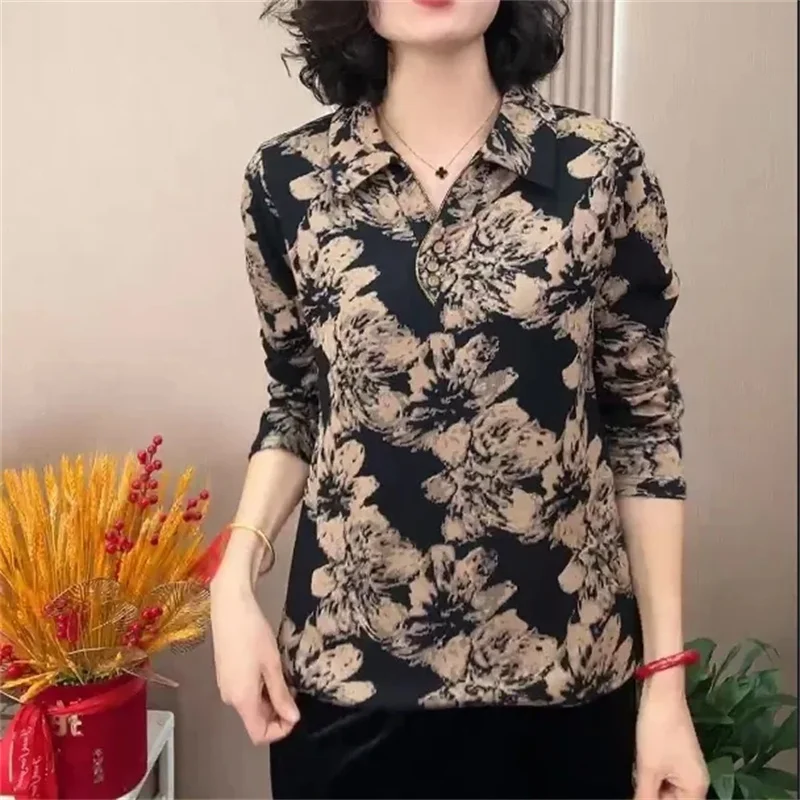 

Mom's Costume Lapel Collar T-shirt Jacket 2024 Retro Style Middle Aged Mother Lapel Collar Floral Fragments Long Sleeved T-shirt