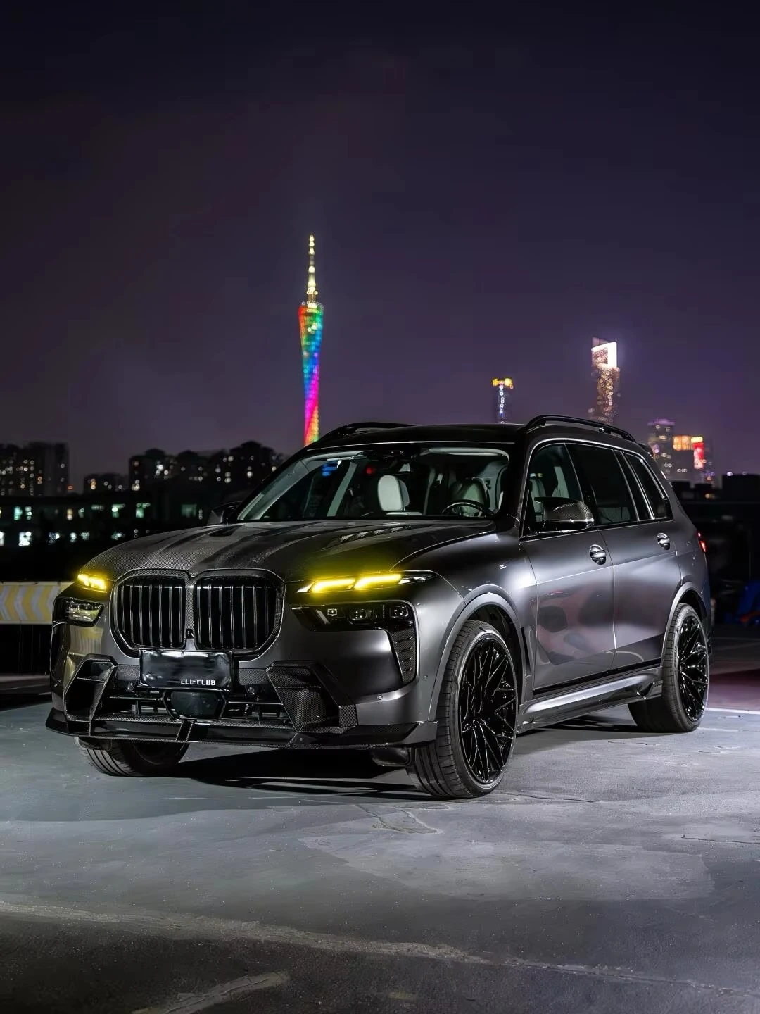 طقم هيكل جديد من ألياف الكربون طراز LD لـ X7 G07 بما في ذلك تنورة الشفة الأمامية والخلفية وغطاء المفسد