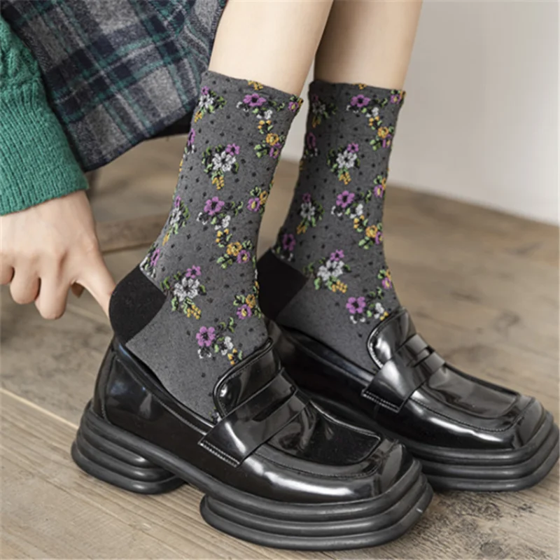 Women Socks Korean Harajuku Floral Embroidery Vintage Medium Tube Socks Women Japanese Style Ethnic Retro Cotton Long Socks Sox